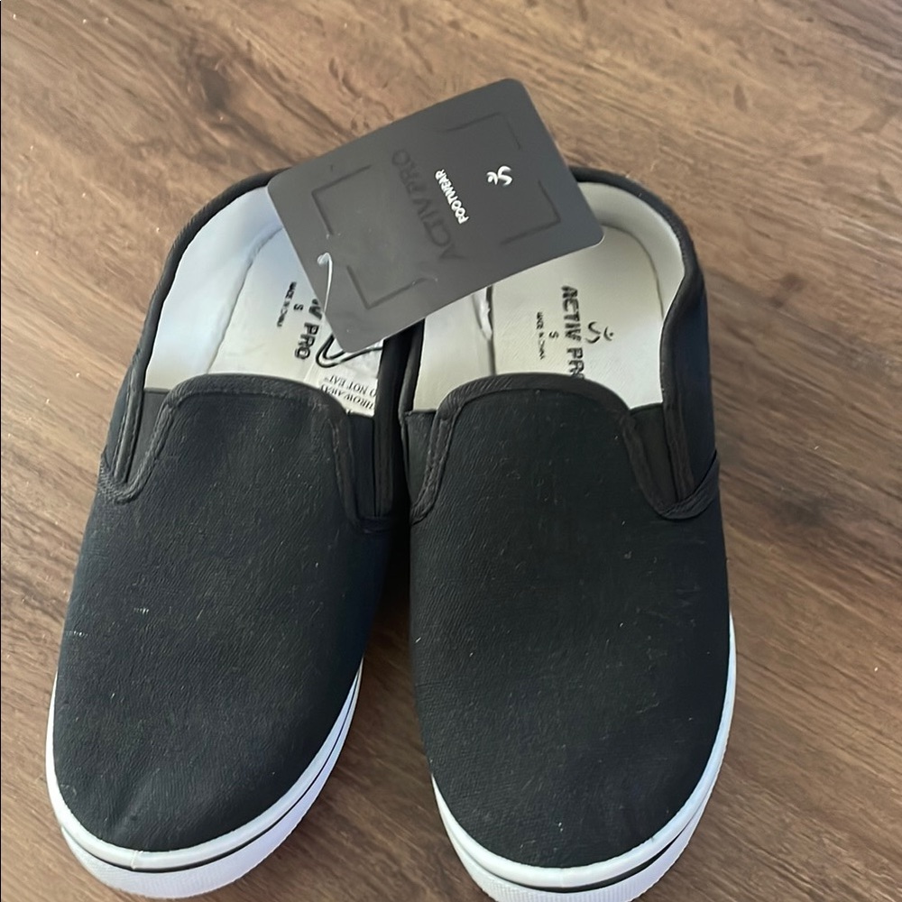 Active Pro Tennis Shoes Unisex Size 9 1/2” ( 5 ) NWT